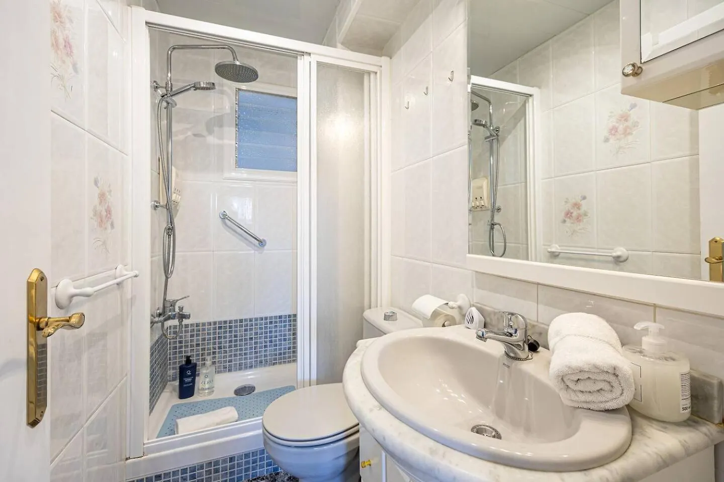 2 Bdr Apt In Cornella 5 Mins Form The Metro Apartment Cornella de Llobregat Spain